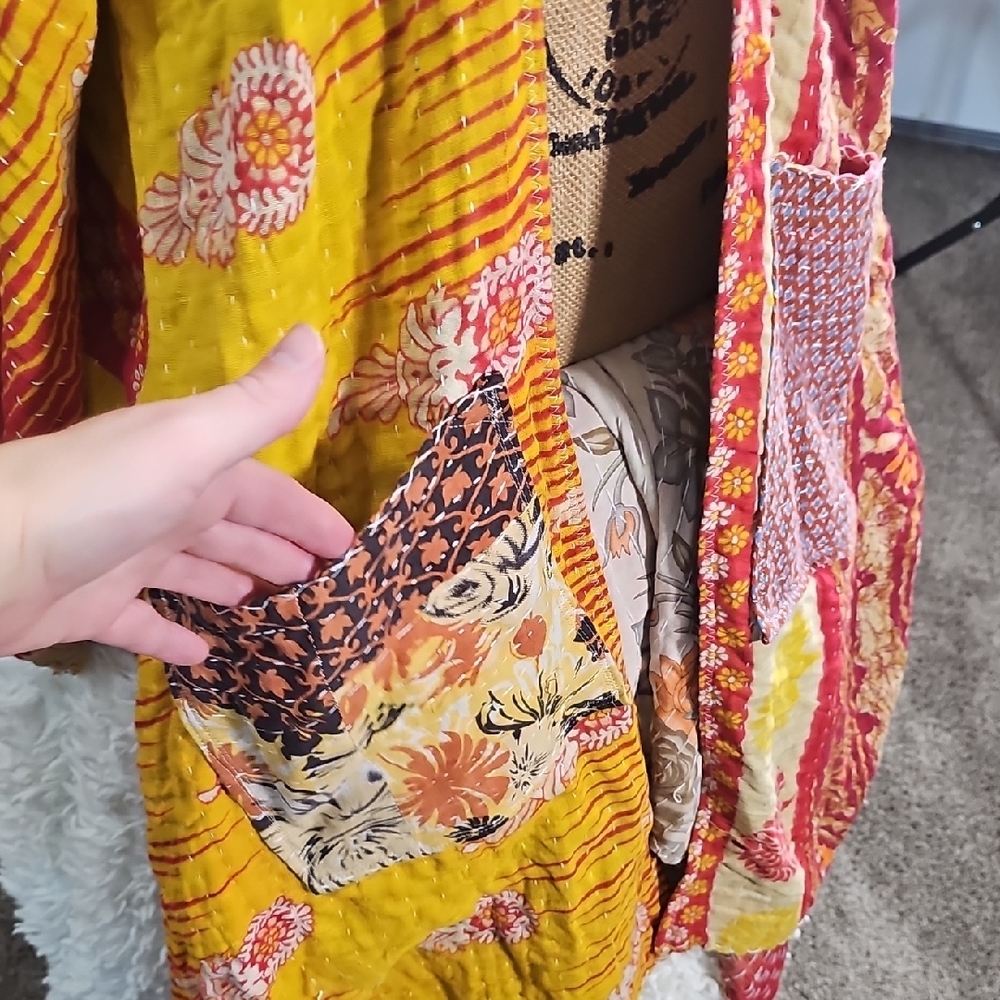 NWOT Vibrant Red and Yellow Floral Kantha Kimono Sm-xl - Picture 5 of 7